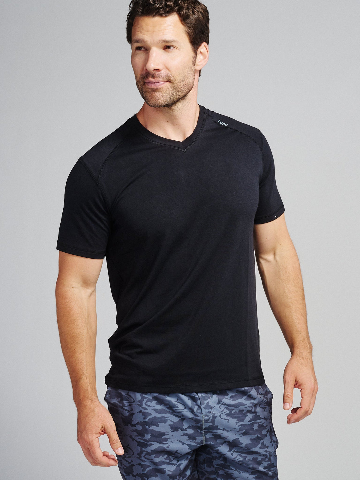 tasc Performance Carrollton Fitness V-Neck T-Shirt - Classic Navy Heather
