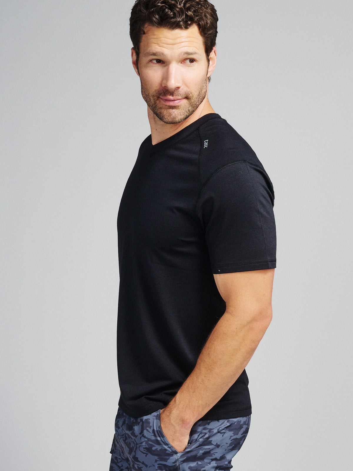 tasc Performance Carrollton Fitness V-Neck T-Shirt - Classic Navy Heather